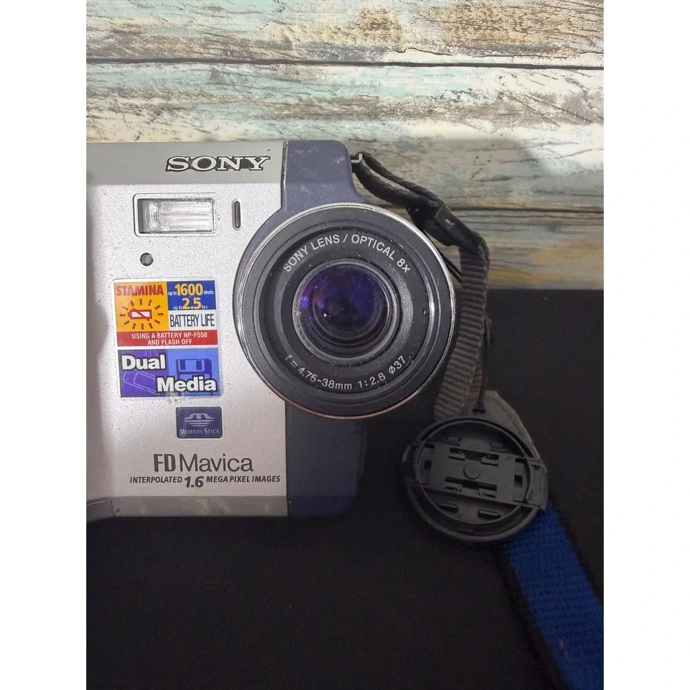 Sony FD Mavica MVC-FD92 Digital Camera Silver Blue Good 8x Zoom Floppy Disk MS